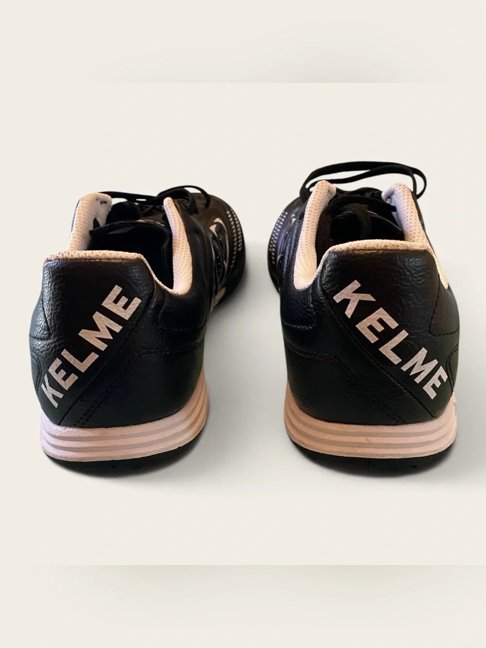 Kelme NWT Men’s Black Athletic Turf Soccer Shoes with White Accents Size 9.5